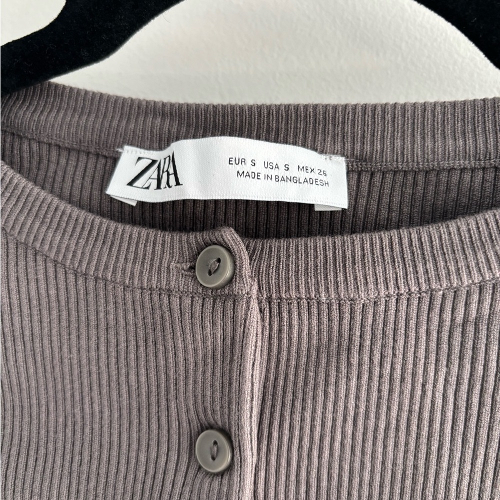 Zara Gray Ribbed Button-Up Cardigan - Picture 3 of 9
